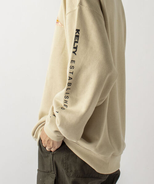 KELTY(ケルティ)の「【KELTY/ケルティ】GLOSTER別注 袖ロゴプリント オーバーサイズスウェット(スウェット・メンズ・グレー/チャコールグレー/ベージュ/オリーブ・MEDIUM/LARGE)」の22枚目の写真