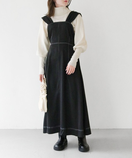 HER CLOSET(ハークローゼット)の「【cheriella】WEB限定ステッチデザインフレアワンピース(ジャンパースカート・レディース・ブラック/モカ/グレイッシュベージュ・M)」の2枚目の写真