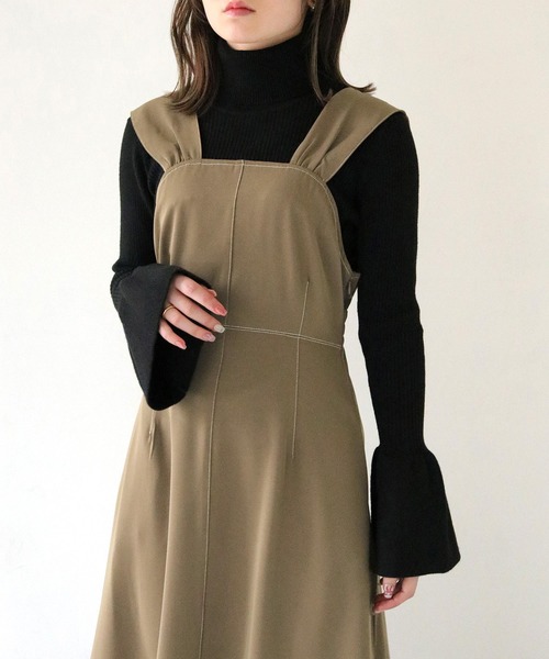 HER CLOSET(ハークローゼット)の「【cheriella】WEB限定ステッチデザインフレアワンピース(ジャンパースカート・レディース・ブラック/モカ/グレイッシュベージュ・M)」の3枚目の写真