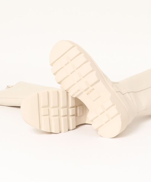 ENVYM（アンビー）の「タンクソールロングブーツ（ブーツ・レディース・ブラック/アイボリー・22.5/24.5/23.5）」の5枚目の写真