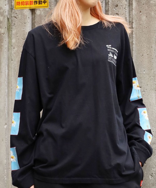 JUNGLES(ジャングルス)の「JUNGLES/ジャングルス FLOWER LONG SLEEVE TEE ロンT 袖ロゴ オーバーサイズ フラワープリント デイジー(Tシャツ/カットソー・メンズ・ブラック・M/L/XL)」の1枚目の写真