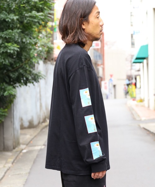 JUNGLES(ジャングルス)の「JUNGLES/ジャングルス FLOWER LONG SLEEVE TEE ロンT 袖ロゴ オーバーサイズ フラワープリント デイジー(Tシャツ/カットソー・メンズ・ブラック・M/L/XL)」の2枚目の写真