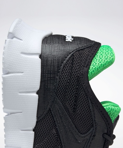 Reebok（リーボック）の「ジグ ダイナミカ 3 オルト / Zig Dynamica 3 Alt（スニーカー・キッズ・ブラック/ダークネイビー・22.0cm/17.0cm/18.0cm/19.0cm/20.0cm/21.0cm/18.5cm/19.5cm/21.5cm/17.5cm/20.5cm）」の3枚目の写真