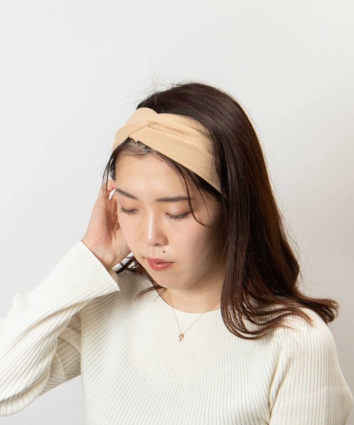 ALTROSE（アルトローズ）の「ヘアバンド 　[リブねじり]（ヘアバンド・レディース・ブラック/ベージュ/グレー・FREE）」の3枚目の写真