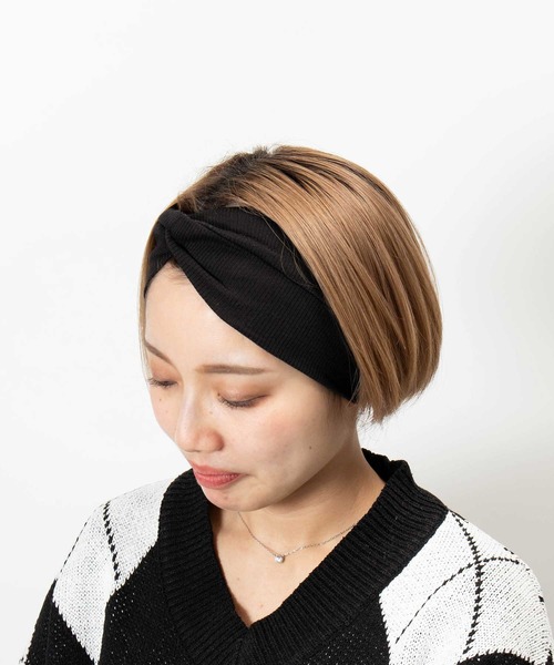 ALTROSE（アルトローズ）の「ヘアバンド 　[リブねじり]（ヘアバンド・レディース・ブラック/ベージュ/グレー・FREE）」の2枚目の写真