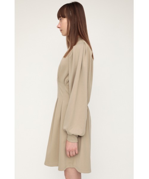 SLY(スライ)の「TUCK SLEEVE CUT MINI OP タック スリーブ カット ミニ ワンピース(ワンピース・レディース・イエロー/ベージュ/ブラック・2/1)」の4枚目の写真