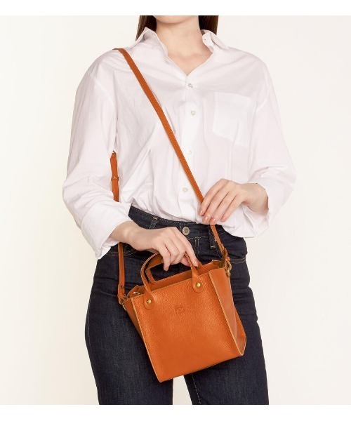 IL BISONTE(イルビゾンテ)の「IL BISONTE / ORIGINAL LEATHER / ハンドバッグ(ハンドバッグ・レディース・ブラック/ナチュラル/ライトブラウン/ダークブラウン/グレー/オリーブ/グリーン/ネイビー・FREE)」の1枚目の写真