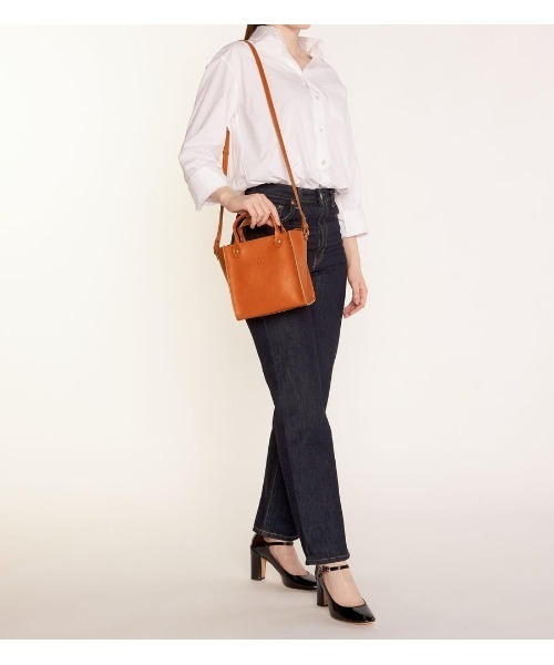 IL BISONTE(イルビゾンテ)の「IL BISONTE / ORIGINAL LEATHER / ハンドバッグ(ハンドバッグ・レディース・ブラック/ナチュラル/ライトブラウン/ダークブラウン/グレー/オリーブ/グリーン/ネイビー・FREE)」の17枚目の写真