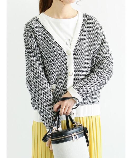 Te chichi(テチチ)の「配色Vネックカーディガン(カーディガン/ボレロ・レディース・ブラック/ベージュ/オフホワイト・フリ-)」の4枚目の写真