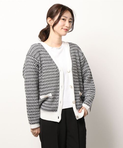 Te chichi(テチチ)の「配色Vネックカーディガン(カーディガン/ボレロ・レディース・ブラック/ベージュ/オフホワイト・フリ-)」の7枚目の写真