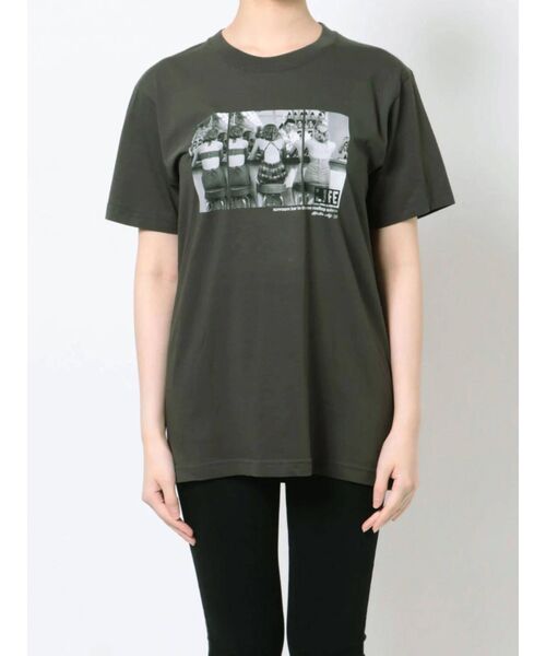 LAGUNAMOON（ラグナムーン）の「【LIFE】femalephotoTシャツ（Tシャツ/カットソー・レディース・ホワイト/チャコールグレー・FREE）」の4枚目の写真