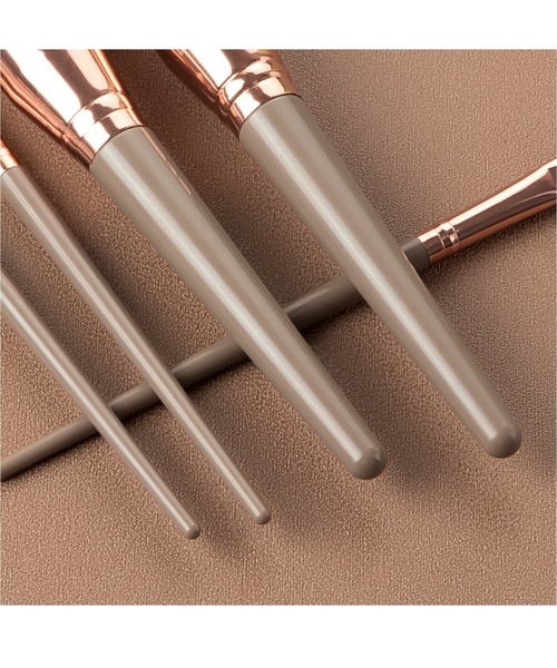 LAC-VERT（ラック・ヴェール）の「ポーチ付きメイクブラシセット【10本】（メイクブラシ・レディース・ブラック/グレー・FREE）」の6枚目の写真