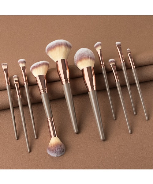 LAC-VERT（ラック・ヴェール）の「ポーチ付きメイクブラシセット【10本】（メイクブラシ・レディース・ブラック/グレー・FREE）」の22枚目の写真