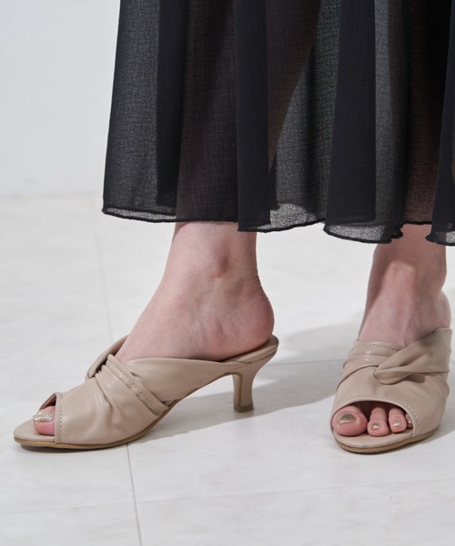 VANNIE U（ヴァニーユー）の「ツイストミュール（サンダル・レディース・アイボリー/ベージュ/ブラック・LL/S/M/L）」の14枚目の写真