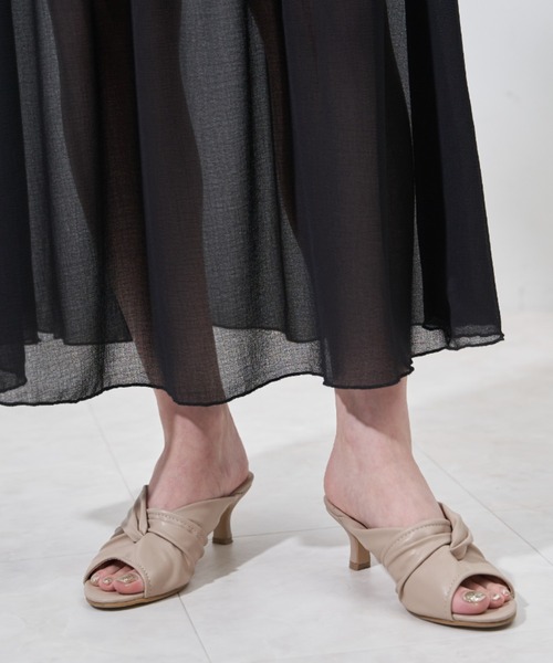 VANNIE U（ヴァニーユー）の「ツイストミュール（サンダル・レディース・アイボリー/ベージュ/ブラック・LL/S/M/L）」の12枚目の写真