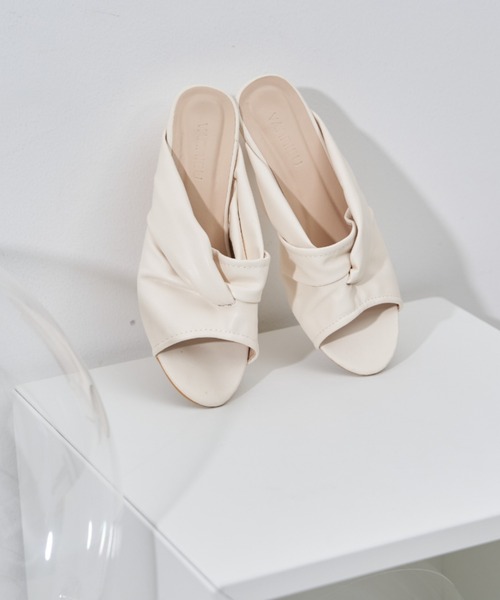 VANNIE U（ヴァニーユー）の「ツイストミュール（サンダル・レディース・アイボリー/ベージュ/ブラック・LL/S/M/L）」の18枚目の写真