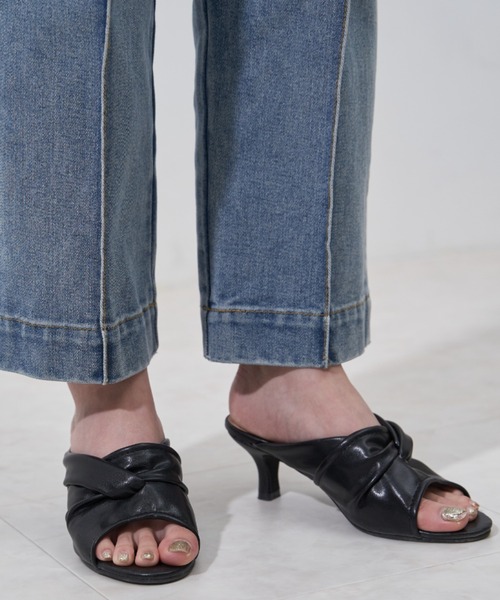 VANNIE U（ヴァニーユー）の「ツイストミュール（サンダル・レディース・アイボリー/ベージュ/ブラック・LL/S/M/L）」の6枚目の写真