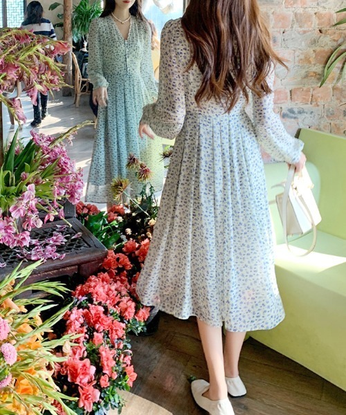 ABYS（アビス）の「花柄シフォンロングワンピース（ワンピース・レディース・ブルー/パープル・SMALL/MEDIUM/LARGE）」の5枚目の写真