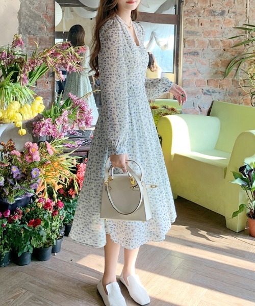 ABYS（アビス）の「花柄シフォンロングワンピース（ワンピース・レディース・ブルー/パープル・SMALL/MEDIUM/LARGE）」の9枚目の写真