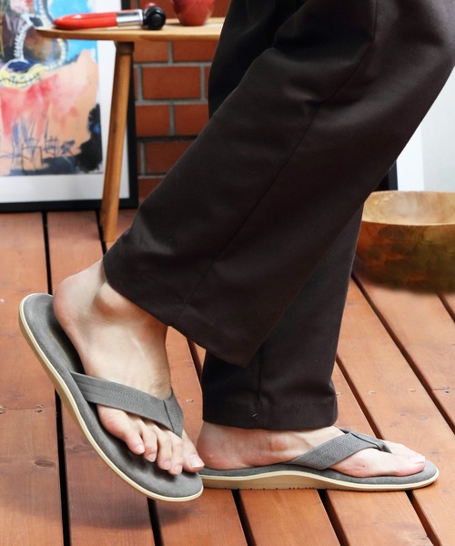 ISLAND SLIPPER(アイランドスリッパ)の「ISLAND SLIPPER クラシック スウェード トングサンダル(サンダル・メンズ・ネイビー/ピンク/ターコイズブルー/バーガンディー/チャコール・US8/US9/US7/US10)」の2枚目の写真