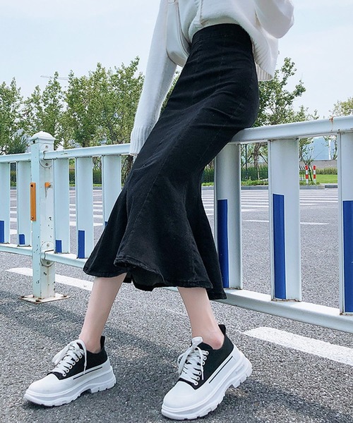 DAY CLOSET(デイ クローゼット)の「【大きいサイズ有/ストレッチ】キレカジセンタースリットデニムマーメイドスカート レディース(デニムスカート・レディース・ライトブルー/ブラック・S/M/L/XS)」の15枚目の写真