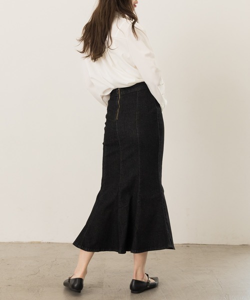 DAY CLOSET(デイ クローゼット)の「【大きいサイズ有/ストレッチ】キレカジセンタースリットデニムマーメイドスカート レディース(デニムスカート・レディース・ライトブルー/ブラック・S/M/L/XS)」の3枚目の写真
