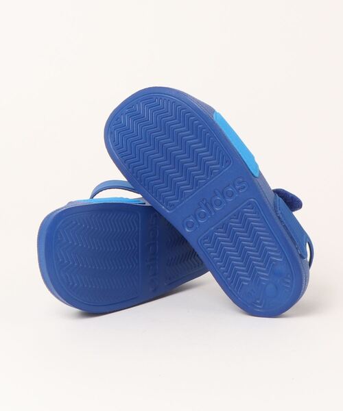 adidas（アディダス）の「《adidas》アディレッタ SANDAL K（サンダル・キッズ・ロイヤルブルー/ブラック×ブラック・24.0cm/25.0cm/18.0cm/19.0cm/20.0cm/23.0cm/22.0cm/21.0cm/17.0cm）」の4枚目の写真