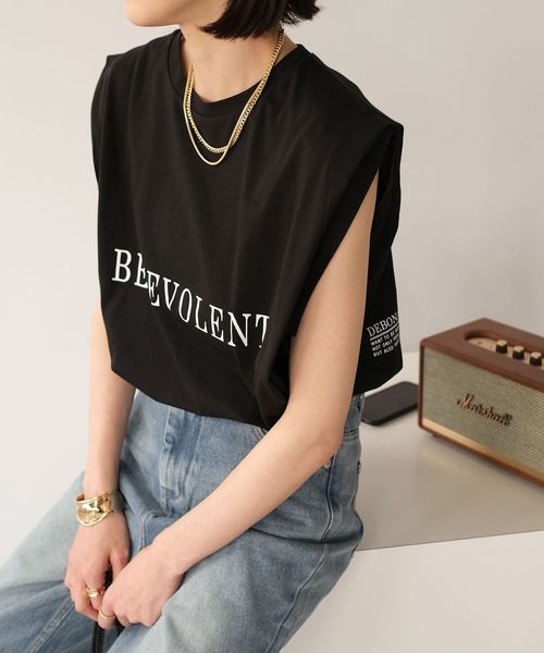 ANDJ(アンドジェイ)の「ロゴプリント袖タックゆるトップス(Tシャツ/カットソー・レディース・ブラック/オフホワイト・M)」の2枚目の写真