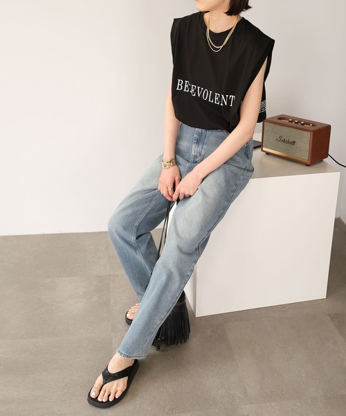 ANDJ(アンドジェイ)の「ロゴプリント袖タックゆるトップス(Tシャツ/カットソー・レディース・ブラック/オフホワイト・M)」の14枚目の写真