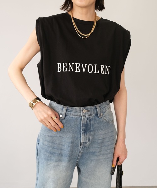 ANDJ(アンドジェイ)の「ロゴプリント袖タックゆるトップス(Tシャツ/カットソー・レディース・ブラック/オフホワイト・M)」の5枚目の写真