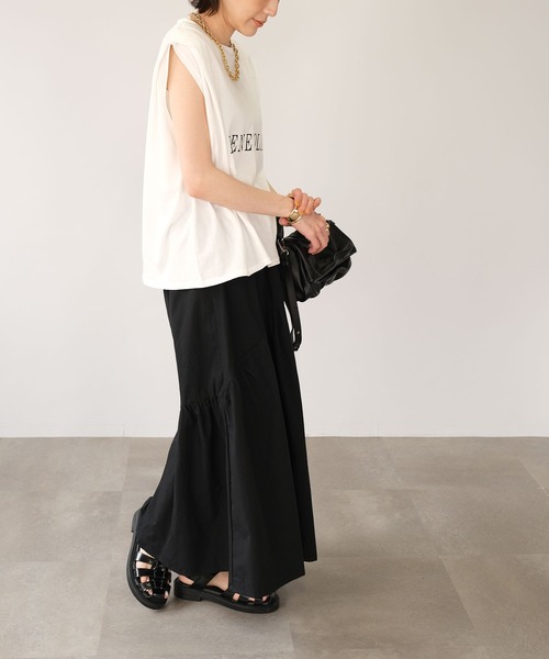 ANDJ(アンドジェイ)の「ロゴプリント袖タックゆるトップス(Tシャツ/カットソー・レディース・ブラック/オフホワイト・M)」の10枚目の写真