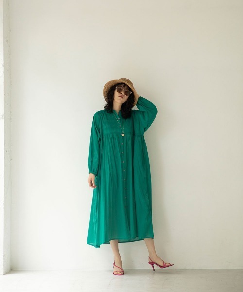 marjour(マージュール)の「SHEER COTTON PINTUCK ONEPIECE(シャツワンピース・レディース・グリーン・M)」の2枚目の写真