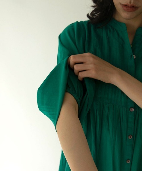 marjour(マージュール)の「SHEER COTTON PINTUCK ONEPIECE(シャツワンピース・レディース・グリーン・M)」の12枚目の写真