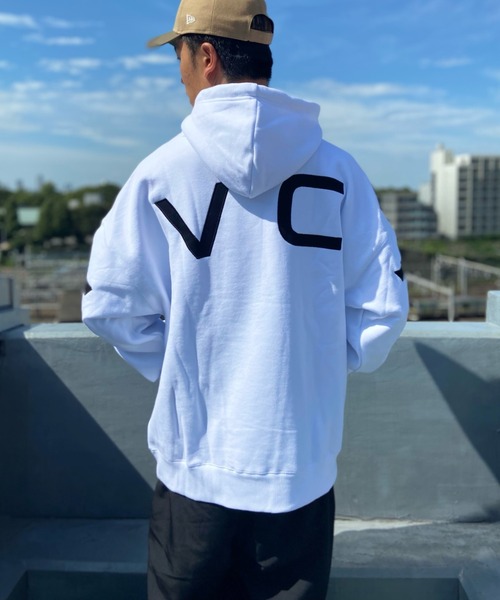 RVCA(ルーカ)の「RVCA/ルーカ オーバーサイズ パーカー/バックロゴ ビッグロゴフーディ プルオーバー BC042-048(パーカー・メンズ・ブラック/ホワイト/ブラック系その他・L/M/S/XL)」の9枚目の写真