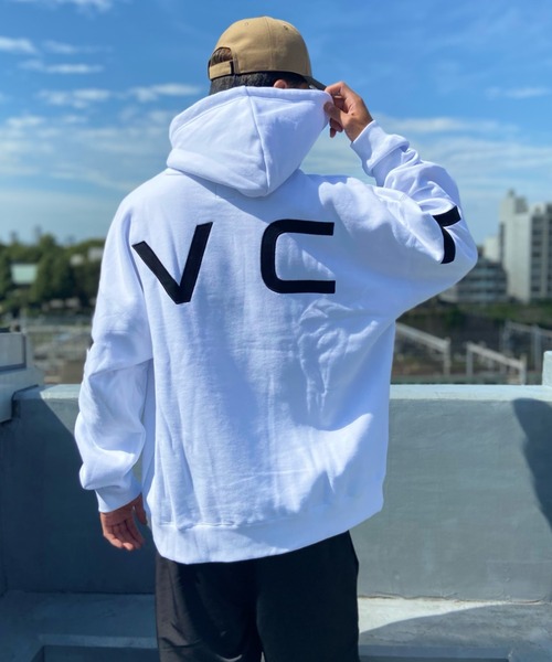 RVCA(ルーカ)の「RVCA/ルーカ オーバーサイズ パーカー/バックロゴ ビッグロゴフーディ プルオーバー BC042-048(パーカー・メンズ・ブラック/ホワイト/ブラック系その他・L/M/S/XL)」の10枚目の写真