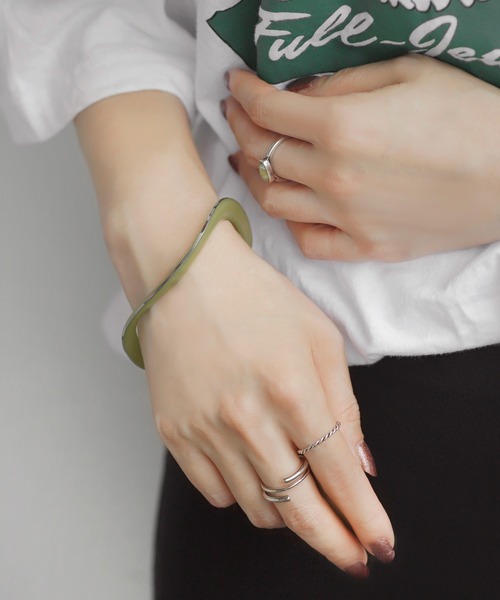 ANEMONE(アネモネ)の「ウェーブカラーバングル(バングル/リストバンド・レディース・ピンク/ブラウン/グリーン・FREE)」の2枚目の写真