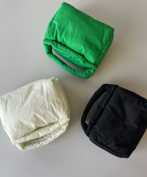 URBAN RESEARCH DOORS(アーバンリサーチドアーズ)の「クッションハンドバッグ(ハンドバッグ・レディース・ブラック/オフホワイト/グリーン・ONE)」の9枚目の写真