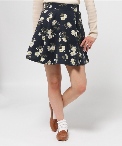 earth music&ecology（アースミュージックアンドエコロジー）の「【すきな丈スカート】花柄ミニフレアスカート（スカート・レディース・アイボリー/ネイビー・FREE）」の2枚目の写真