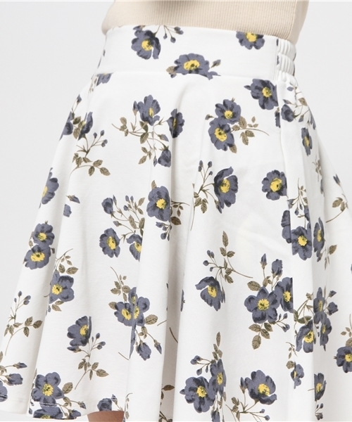 earth music&ecology（アースミュージックアンドエコロジー）の「【すきな丈スカート】花柄ミニフレアスカート（スカート・レディース・アイボリー/ネイビー・FREE）」の6枚目の写真