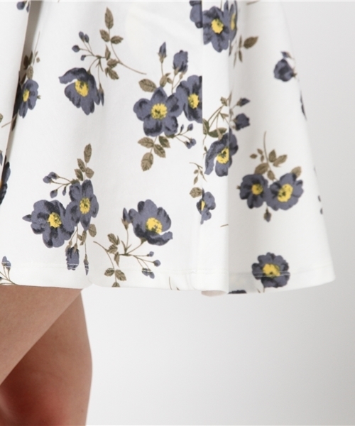 earth music&ecology（アースミュージックアンドエコロジー）の「【すきな丈スカート】花柄ミニフレアスカート（スカート・レディース・アイボリー/ネイビー・FREE）」の8枚目の写真