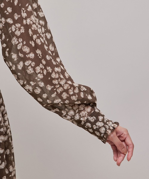 ROPE'（ロペ）の「【秋の新作】楊柳プリント スタンドフリルワンピース（ワンピース・レディース・ホワイト/ダークブラウン・38/36）」の4枚目の写真