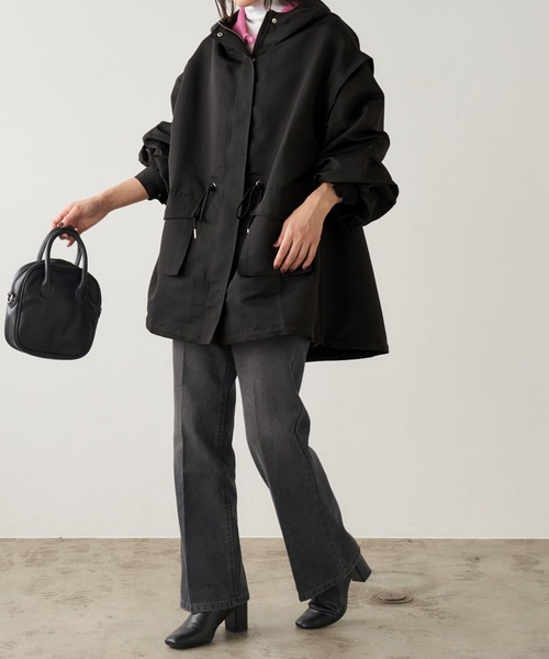 Chaco closet(チャコ クローゼット)の「撥水加工ボリュームスリーブマウンテンパーカー(マウンテンパーカー・レディース・ブラック/カーキ/アイボリー・FREE)」の10枚目の写真