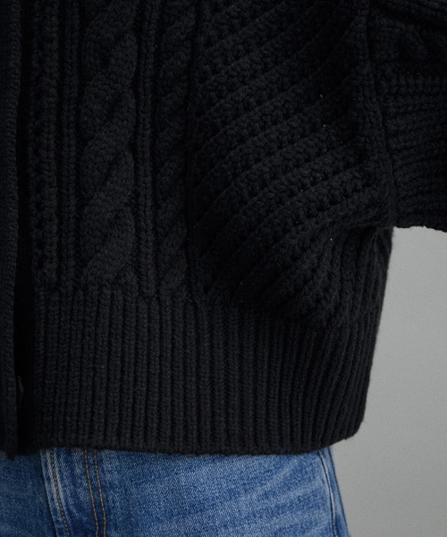 ADAM ET ROPE'（アダムエロペ）の「【WEB限定(一部店舗展開あり)・2WAY】ケーブルカーディガン（ニット/セーター・レディース・ブラック/オフホワイト/イエロー・FREE）」の5枚目の写真