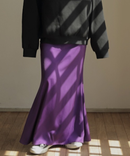 Super AMAIL(アマイル)のスカート「Super maxi スカート satinskirt