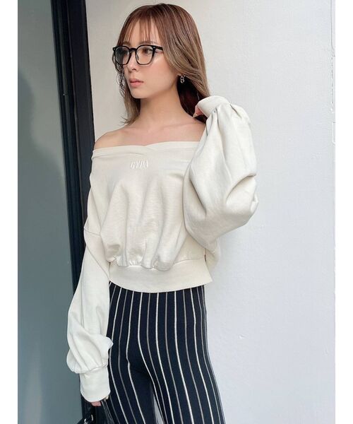 GYDA(ジェイダ)の「GYDA embroidery ピグメントオフショルスウェットトップス(Tシャツ/カットソー・レディース・チャコールグレー/パープル/アイボリー/ピンク・FREE)」の2枚目の写真