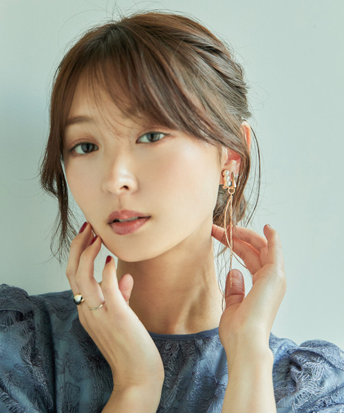 niana(ニアナ)の「2wayスティックパールロングイヤリング(イヤリング・レディース・シルバー/ゴールド・FREE)」の4枚目の写真