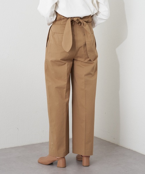 新品【SHENERY（シーナリー）】ベルト付きチノパンツ（サイズ:38） SHENERY（シーナリー）の「ベルト付きチノパンツ（チノパンツ