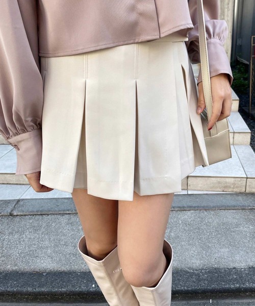 one after another NICE CLAUP（ワンアフターアナザーナイスクラップ）の「プリーツショートスカパン　2023SS（その他パンツ・レディース・ブラック/アイボリー/ブラック系その他・FREE）」の2枚目の写真