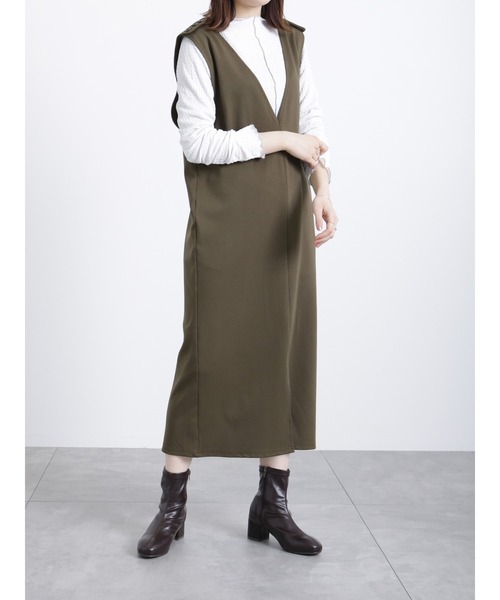 Samansa Mos2 blue(サマンサモスモスブルー)の「Vネックジャンスカ(ワンピース・レディース・ブラック/ダークブラウン/モカ・フリ-)」の3枚目の写真