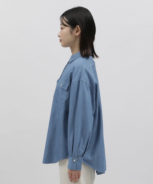 LAKOLE（ラコレ）の「ダンガリーダブルポケットシャツ / 185866（シャツ/ブラウス・レディース・ライトブルー/サックスブルー・MEDIUM/SMALL）」の3枚目の写真